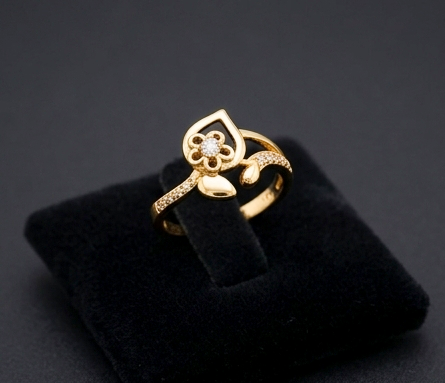 Elegant Gilded Floral Petal Ring